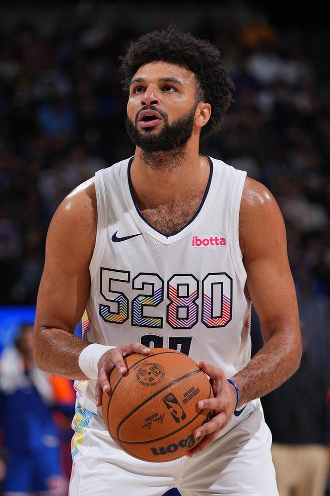 领先优势明显引发热议！，穆雷在独行侠比赛中险胜热度持续攀升-开云娱乐