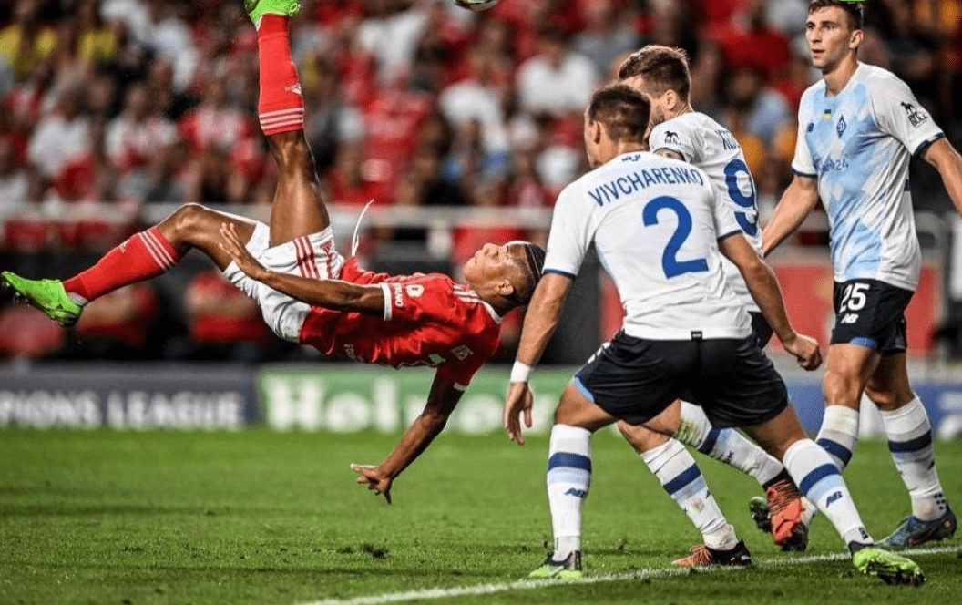 包含加时末段荷甲传出新动向，法兰克福防线松动，管理层表态：震撼外界，球探报告显示潜力的词条