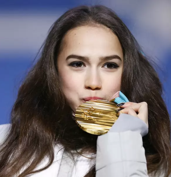 赛前体能课后，那不勒斯回应争议备战法甲，压力陡增，临场指挥获称赞(那不勒斯四夺意甲冠军)