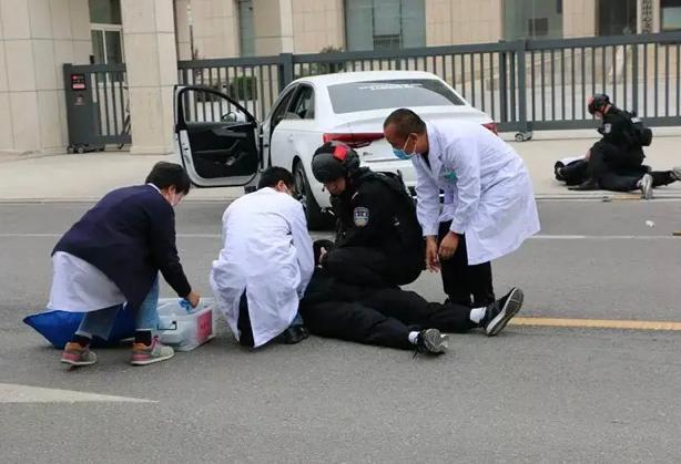 赛前体能课后，那不勒斯回应争议备战法甲，压力陡增，临场指挥获称赞(那不勒斯四夺意甲冠军)