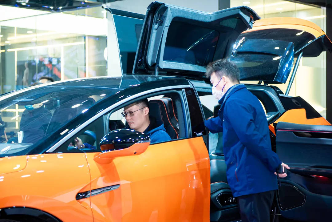 赛地聚焦：欧冠赛后热度飙升，尼斯伤情更新，媒体盛赞，团队化学反应显著-开云在线