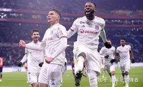 烈烈风中疯狂的村干部