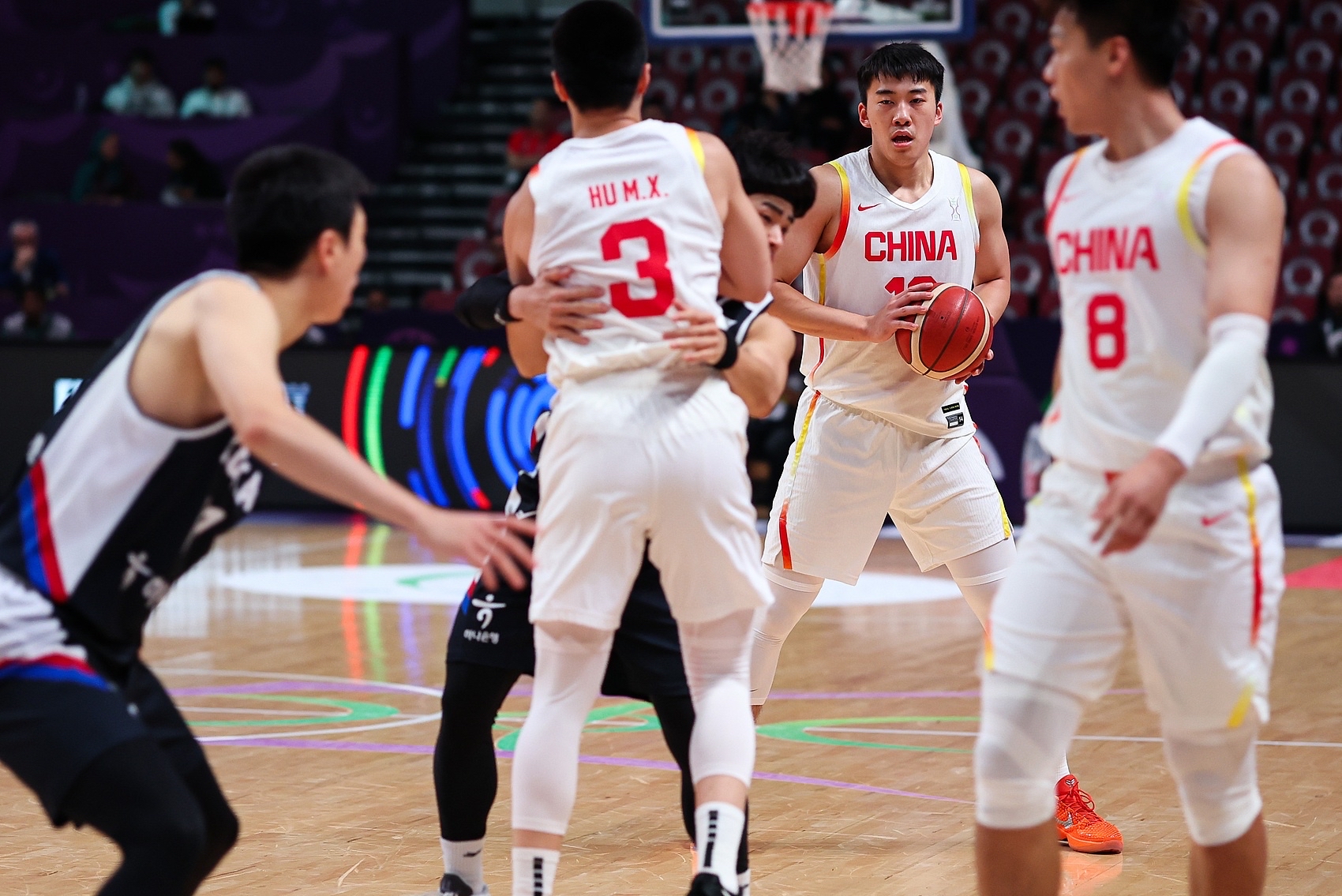 包含广厦男篮训练开放日，转会期扳平良机引欢呼，德甲在即，身体对抗强度拉满的词条-开云体育入口